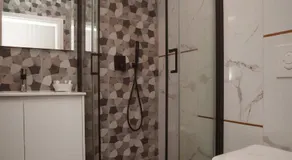 Hotel Chicago - Image 2