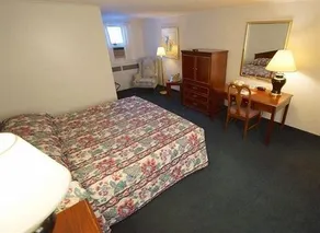 Travelers Inn Cooperstown - Image 4