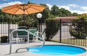 Economy Inn - Image 2
