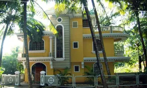A 4 bedroom villa with a breathtaking outdoor space - Image 2