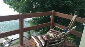 Lovely Lakeside Lodge - Image 2