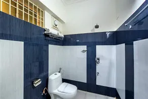 Holiday Hill Hotel And Suites - Image 3