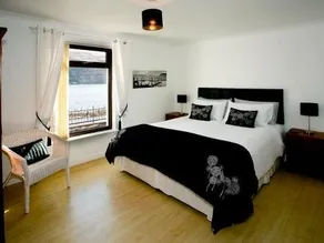 Goldberry Cottage Bed & Breakfast - Image 5