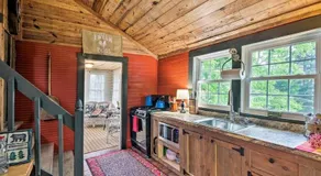Ginny's Cabin - Image 4