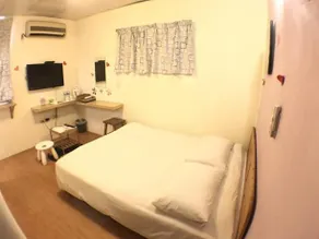 Love Hostel - Image 2