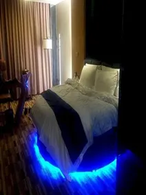 Suiting Hotel - Image 2