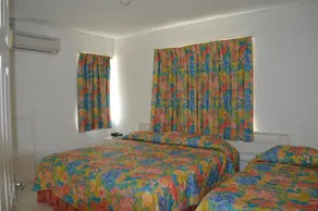 Four Aces Apartments - Image 4