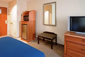 Holiday Inn Express & Suites Guelph - Image 3