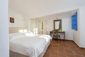 Annabel's Luxury Suites - Image 5