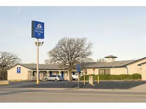 Americas Best Value Inn Cisco - Image 2
