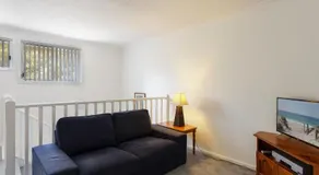 Three Bedroom Townhouse - Image 4