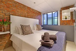 Happy Rhino Apartments - Image 5