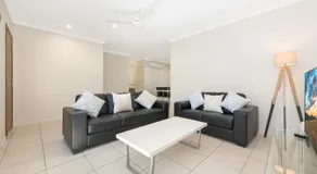 3 bedroom central home - Image 2