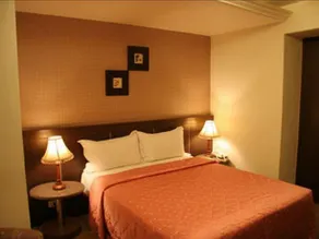 Esquire Hotel - Image 3