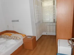 Holiday House - Image 4