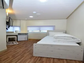 2u Guesthouse - Image 3