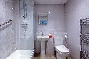County Hotel - Image 5