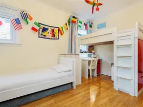 Veeve FrenchStyle 3 Bed Home Townmead Road Fulham - Image 4
