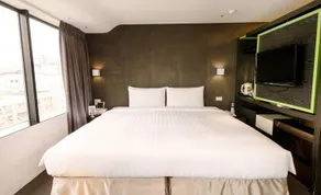 Vendome Hotel - Image 3