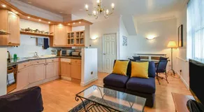 William Morris Suite at The Shambles - Yorks Historic street - Image 4