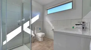 Deja Blu 1 - Image 3