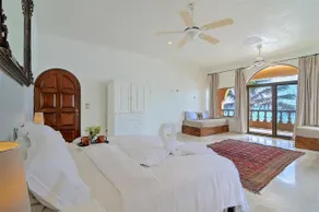 Private Oceanfront Delfin Estate w/ Pool - Image 4