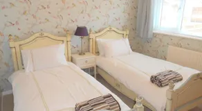Luxury 4 Bed 3 Bathroom Bungalow , South West of London, The Dapples - Image 3