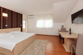 Gorgeous Apartments Near Beach - Image 3