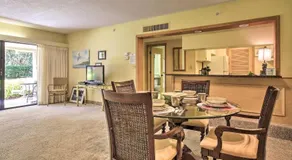 Spacious Tampa Area Condo w/Golf Course Access - Image 2