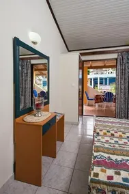 Blue Lagoon Holiday Apartments - Image 3