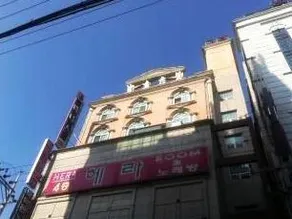 Venus Motel - Image 2