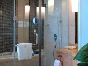 Bayview Holiday Hotel - Image 5