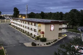 Red Roof Inn Charlottesville - Image 3