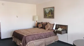 Peace Villa Motel - Image 4