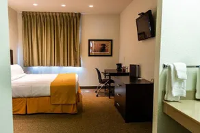 Altenhofen Inn & Suites - Image 5
