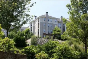 Global Luxury Suites at Hardys Pond - Image 2