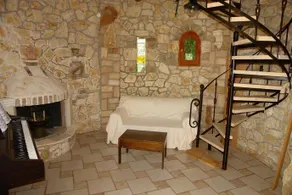 Musician's Round House & Castello - Image 3