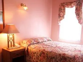 The Clay Hotel - Image 4