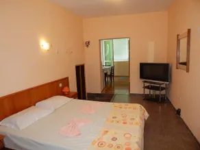 Ice Garden Guest House - Image 2
