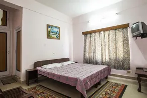 Hotel Maurya - Image 2