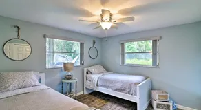 Updated Rustic Yankeetown Home W/ Lanai & Dock - Image 4