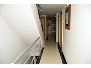 Stay Vista Rooms At Dhobi Talao - Image 5
