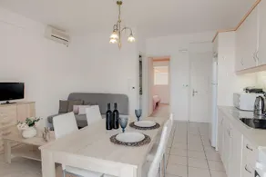 Sugar Blue - Apartment on the beach - Image 5