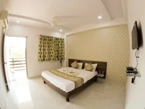 Hotel Hilltop Regency - Image 4