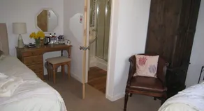 Newton Farmhouse - Image 2