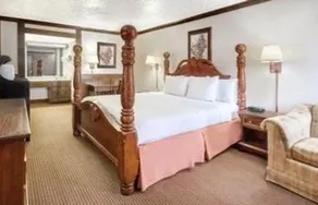 Stratford Inn Tyler - Image 4