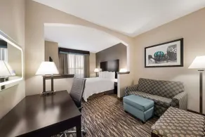 Magnuson Hotel Park Suites - Image 4