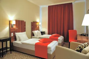 Corner Hotel & Kávéház - Image 4