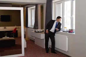 The Invisible Hotel - Urban Flashbacks - Image 5