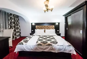 Hotel Blue Night - Image 2